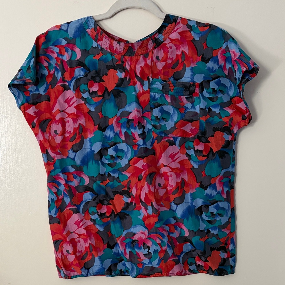 Vintage Jaclyn Smith SILK Red and Blue‎ Floral Short Sleeve Top, size small